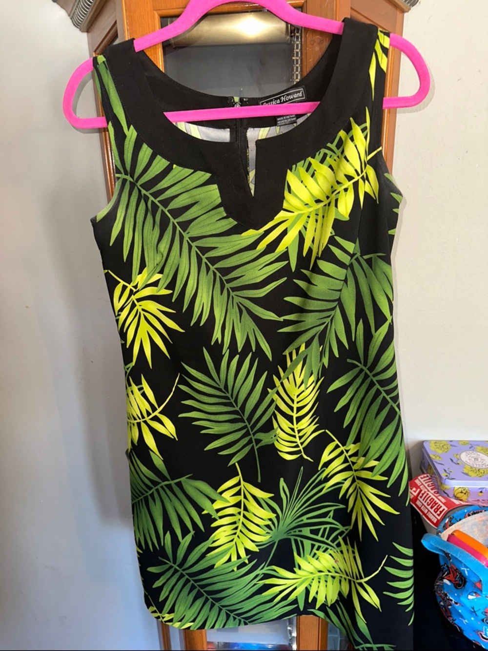 Jessica Howard Black Shift Dress with Green Leaf Print